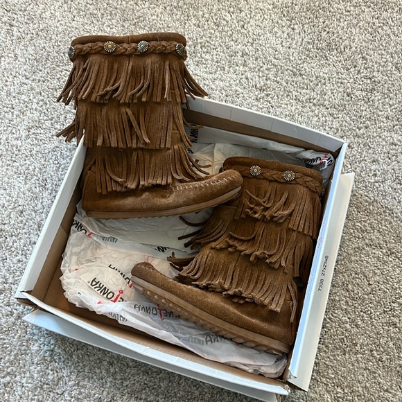 Minnetonka 3 layer fringe boot - Picture 2 of 7